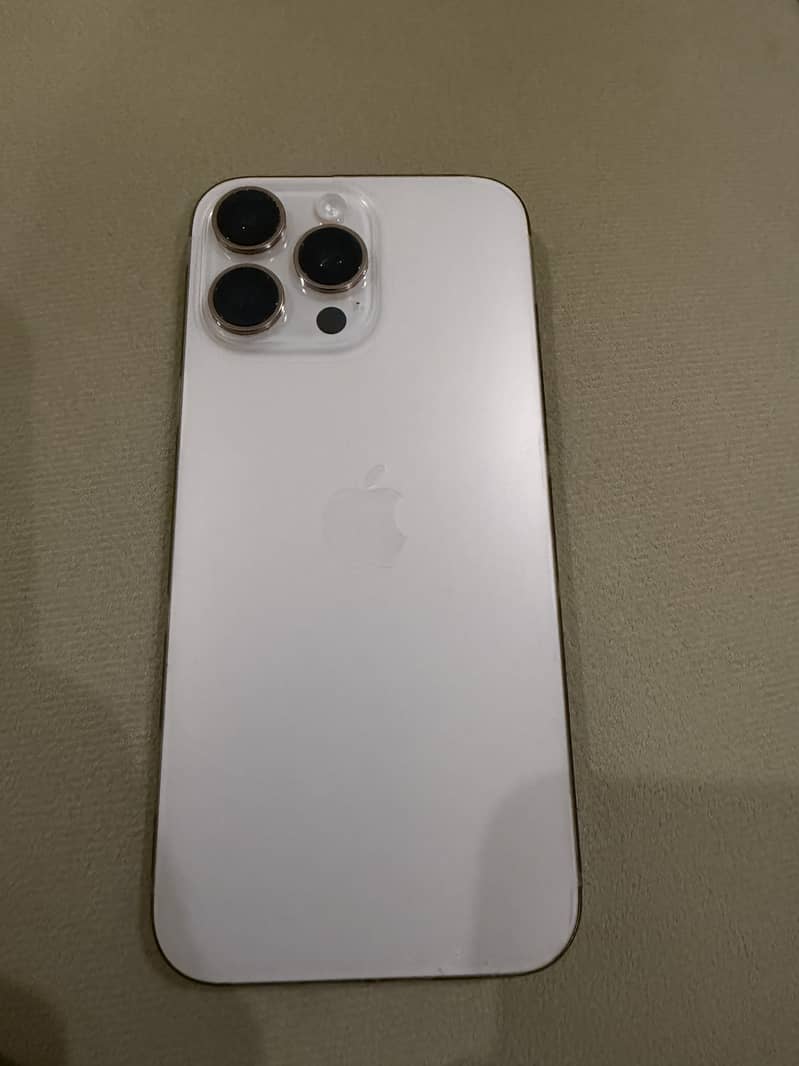 Apple iPhone 16 Pro Max 0