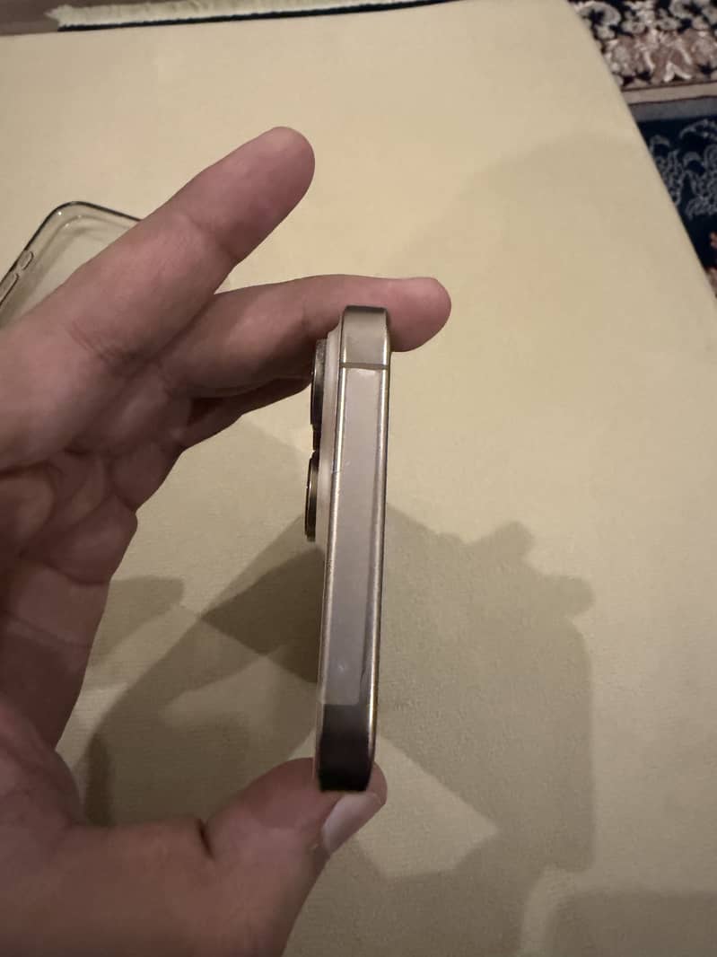 Apple iPhone 16 Pro Max 3