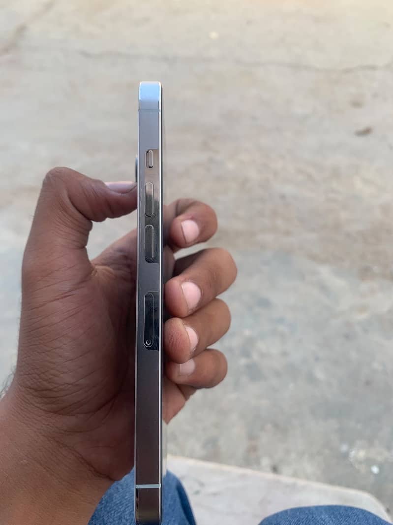 Apple iPhone 13 Pro 4