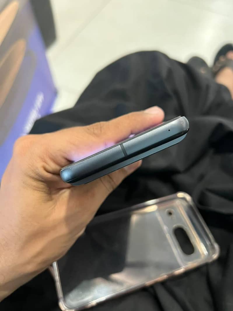 Google Pixel 8 4
