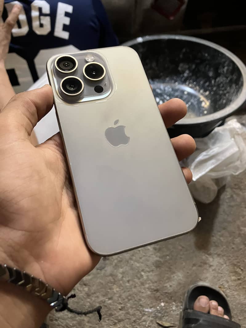 Apple iPhone 15 Pro 0