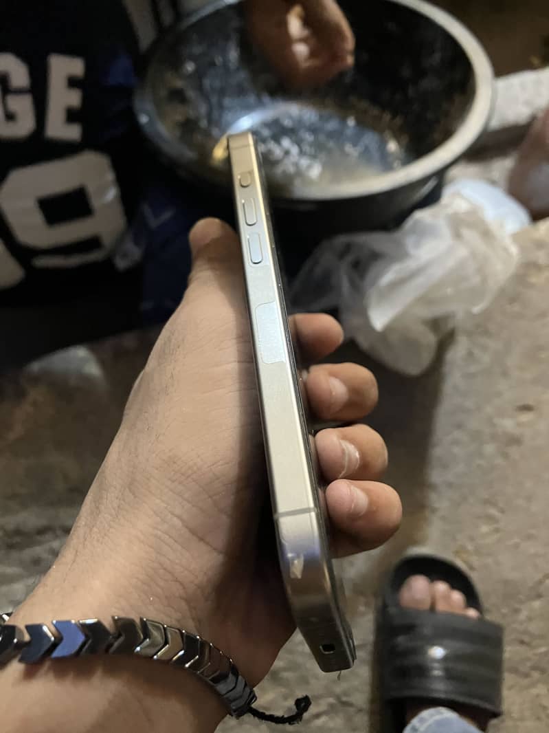 Apple iPhone 15 Pro 2