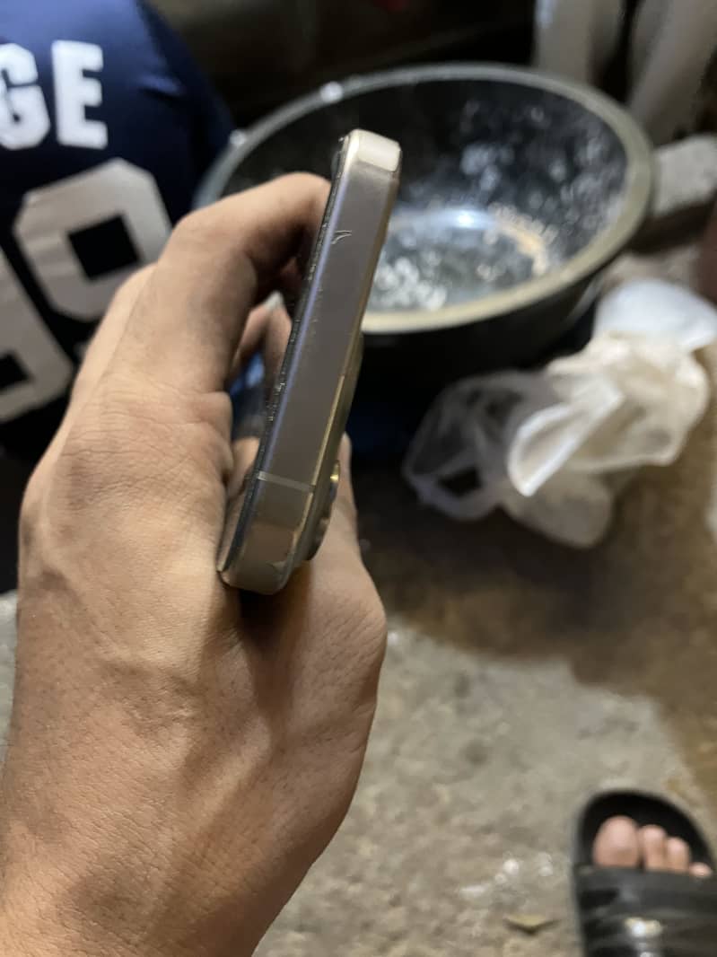 Apple iPhone 15 Pro 3