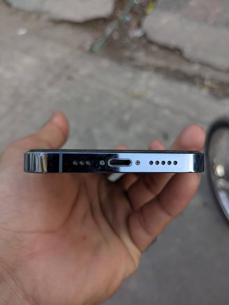 Apple iPhone 13 Pro 1