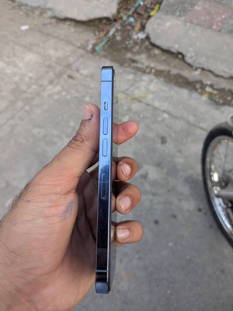Apple iPhone 13 Pro 3