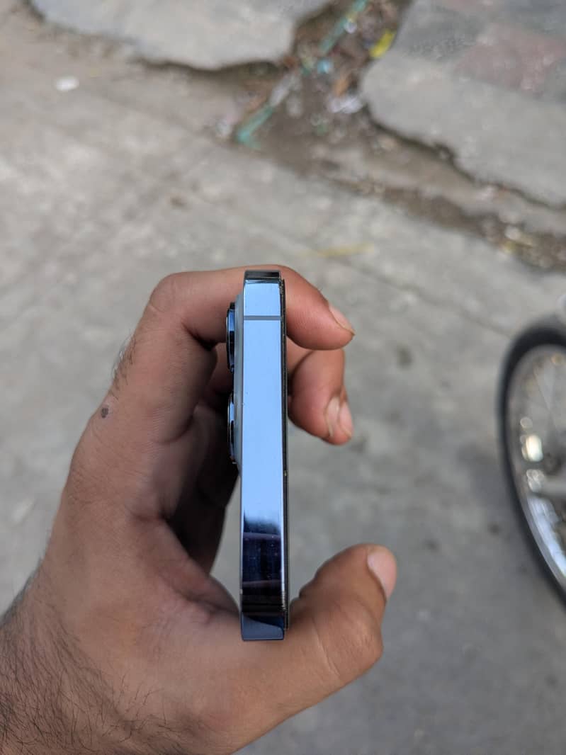 Apple iPhone 13 Pro 4