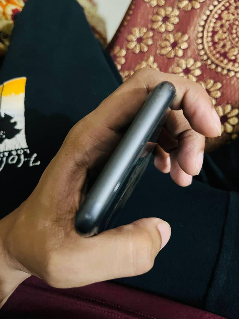 Apple iPhone 11 3