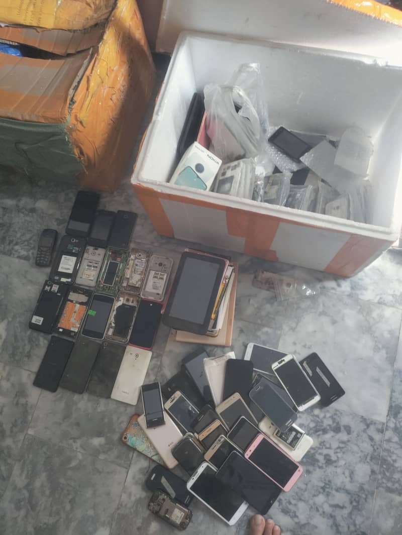 Hum Dead Kharab mobiles letay He. - Mobile Phones - 1120496019
