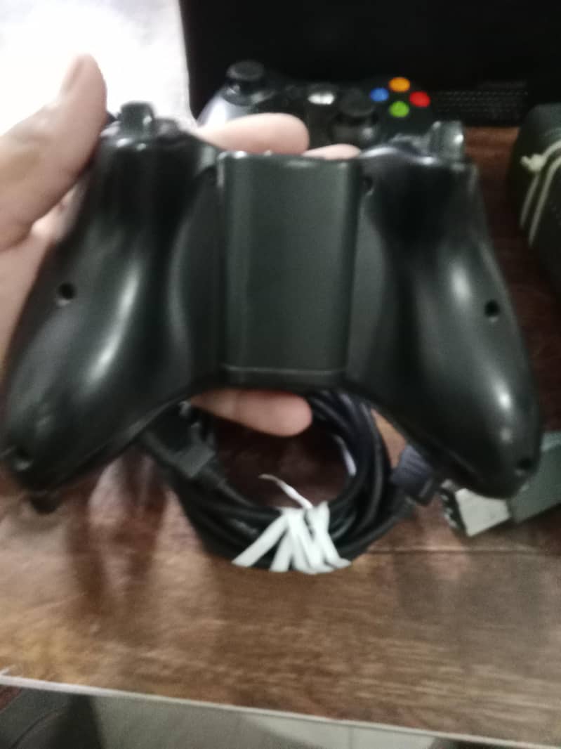 Xbox 360 with two wireless controller with Kinect sensor 5
