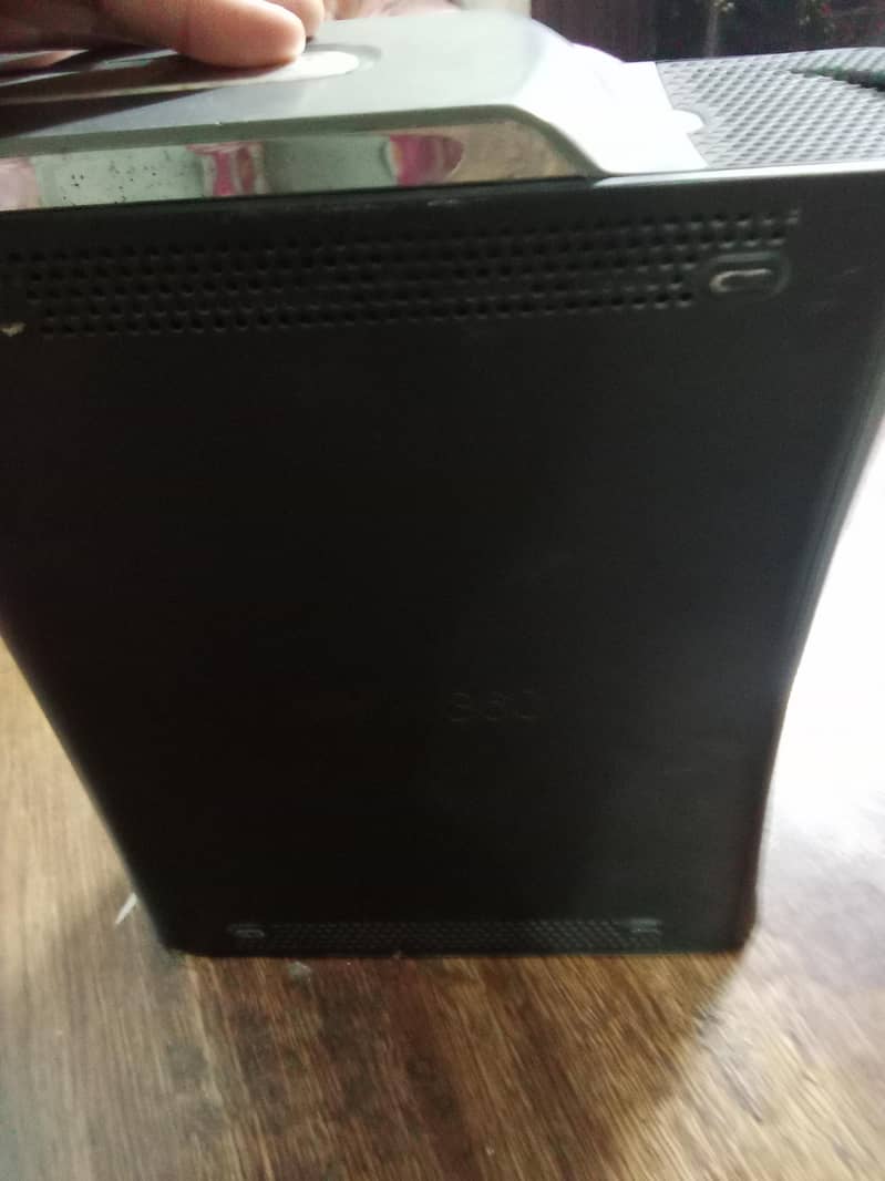 Xbox 360 with two wireless controller with Kinect sensor 6