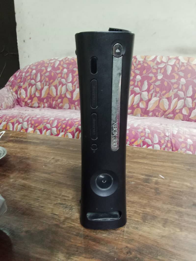 Xbox 360 with two wireless controller with Kinect sensor 8