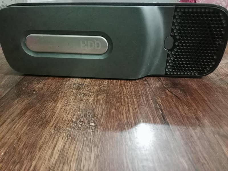 Xbox 360 with two wireless controller with Kinect sensor 12