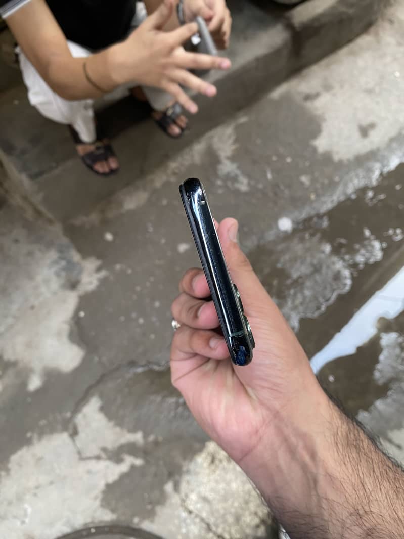 Apple iPhone 11 Pro Max 2