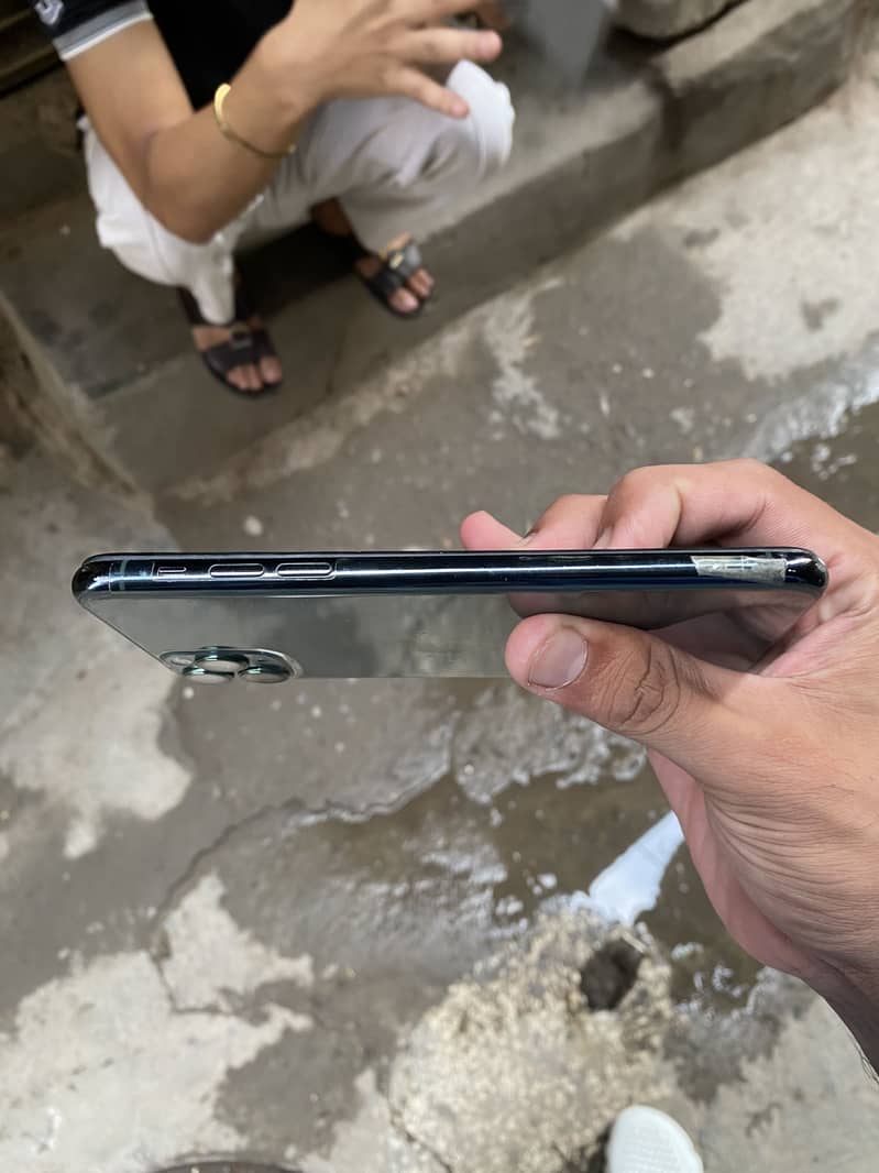 Apple iPhone 11 Pro Max 5