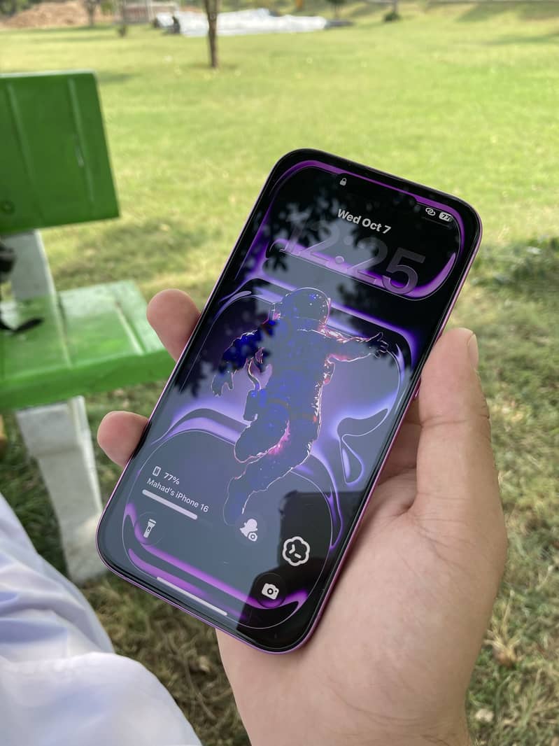 Apple iPhone 16 4