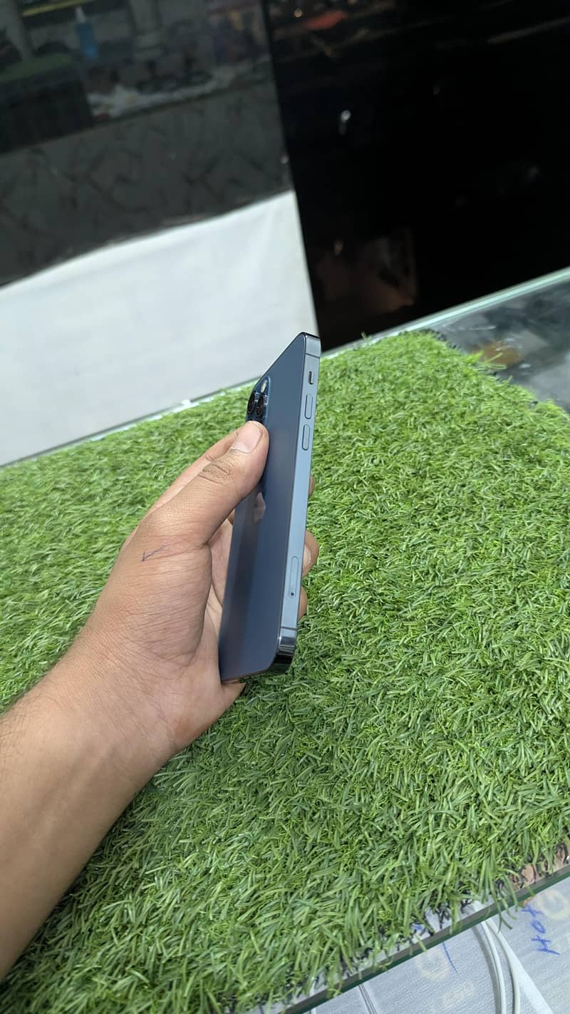 Apple iPhone 12 Pro 3