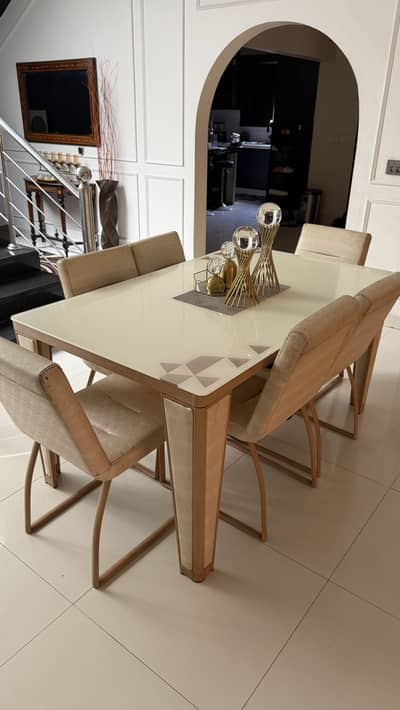 6-seater modern dining table