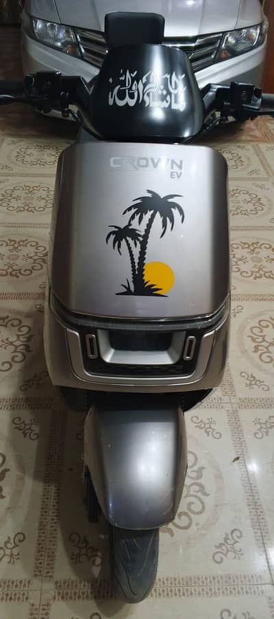 Crown Scooty 1500 watt grafine battery o3o77782439