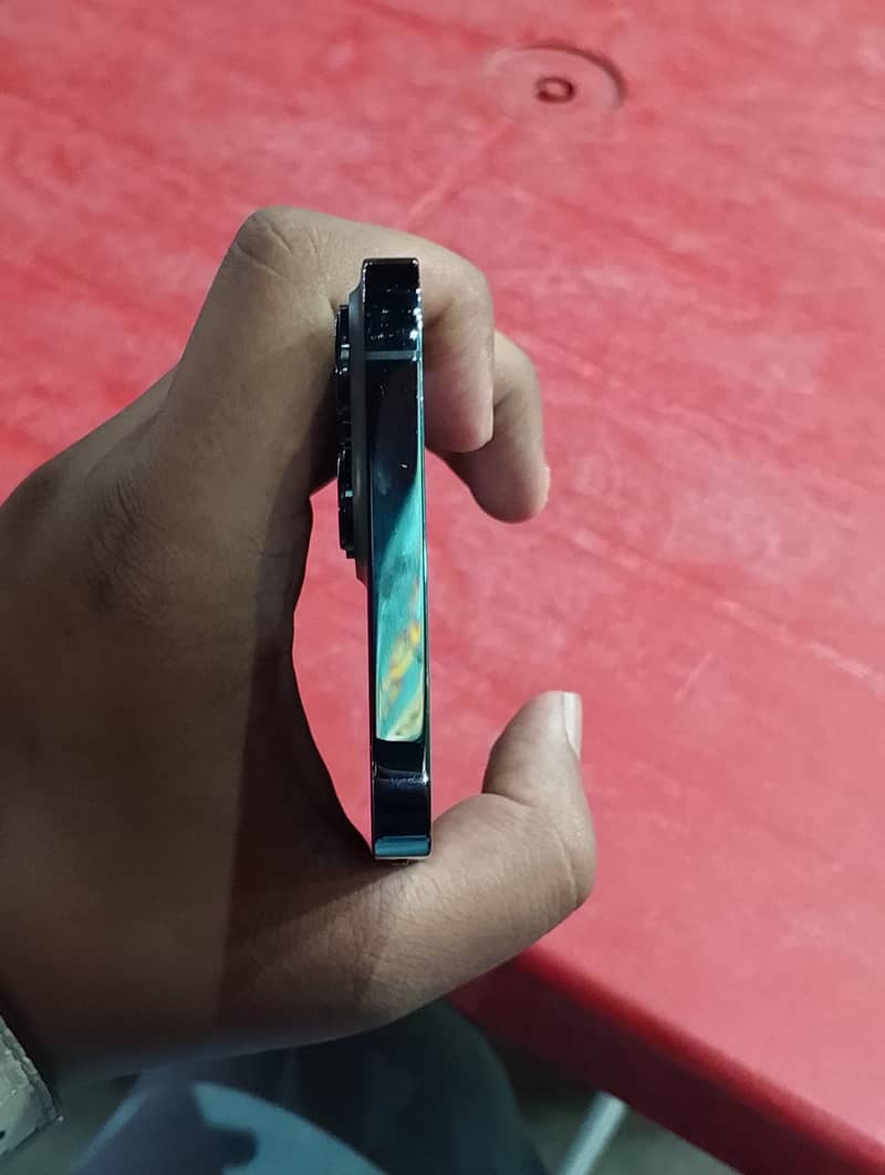 Apple iPhone 13 Pro Max 3