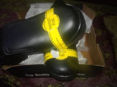 Protect Plus Men's Safety Shoes - Size 43 - Black - New