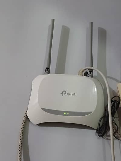 TP LINK 2 ANTENNA ROUTER FOR SALE