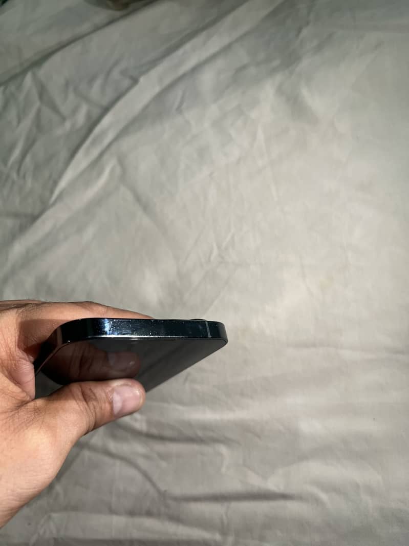 Apple iPhone 13 Pro 2