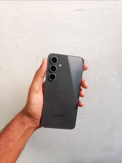 Samsung Mobile S24 fE