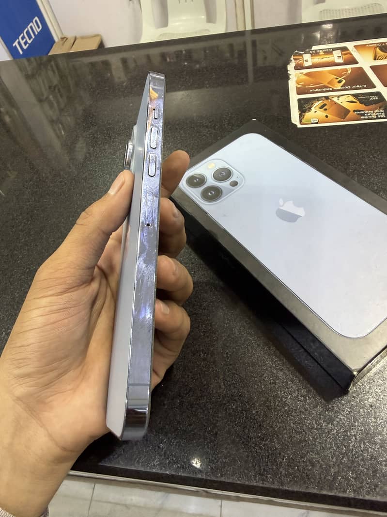 Apple iPhone 13 Pro Max 2