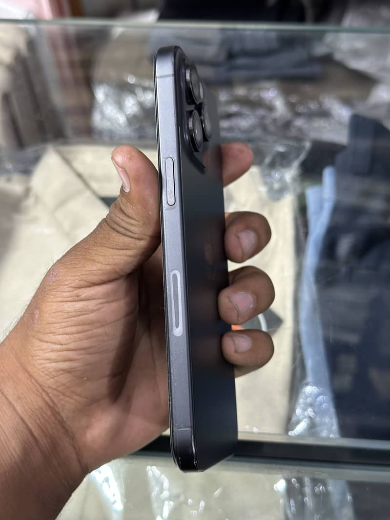 Apple iPhone 15 Pro Max 2