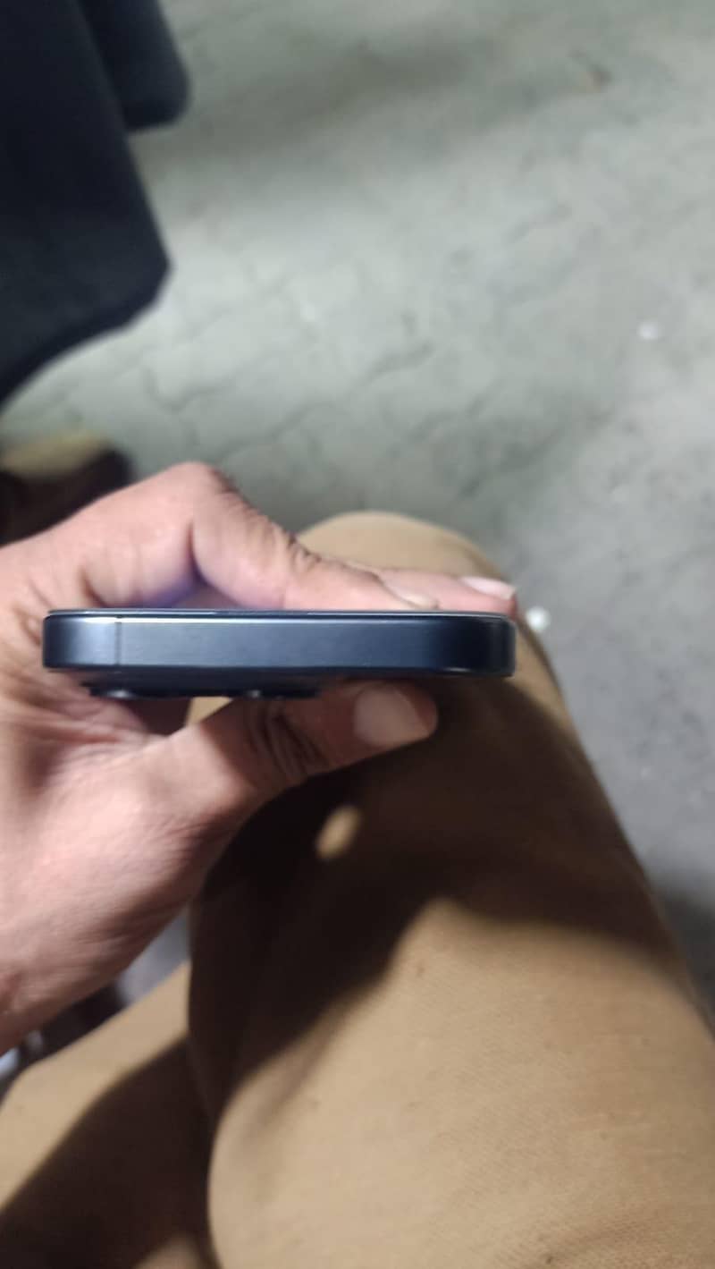 Apple iPhone 15 Pro 3