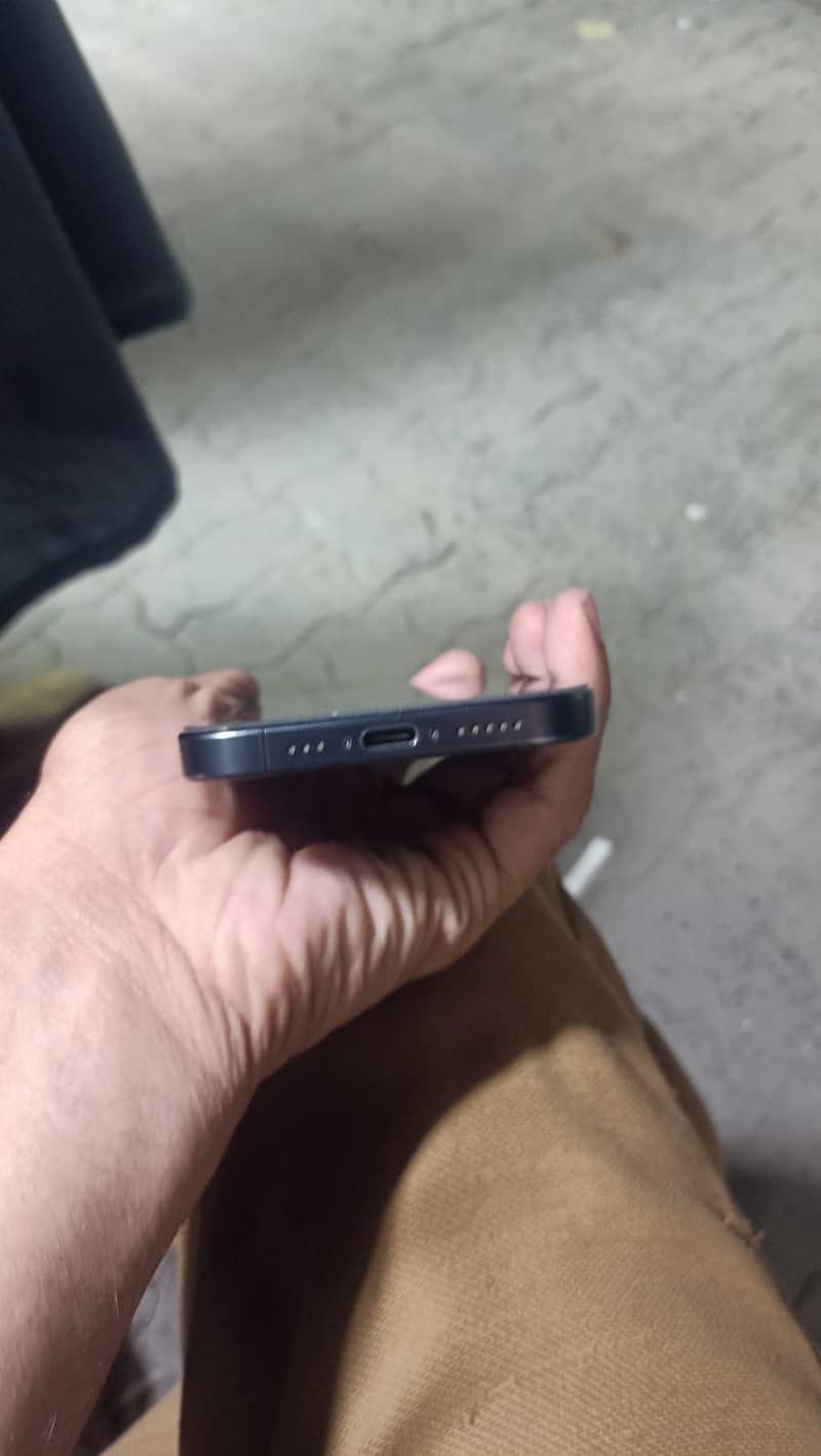 Apple iPhone 15 Pro 4