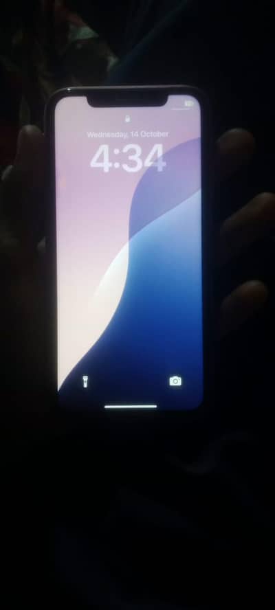 Apple iPhone XR 128GB (Minor Back crack)With Original Box