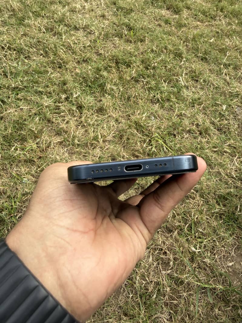 Apple iPhone 15 Pro 2