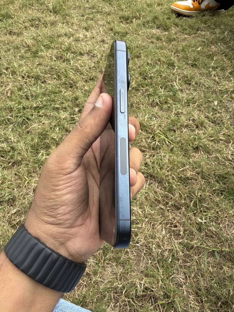 Apple iPhone 15 Pro 3