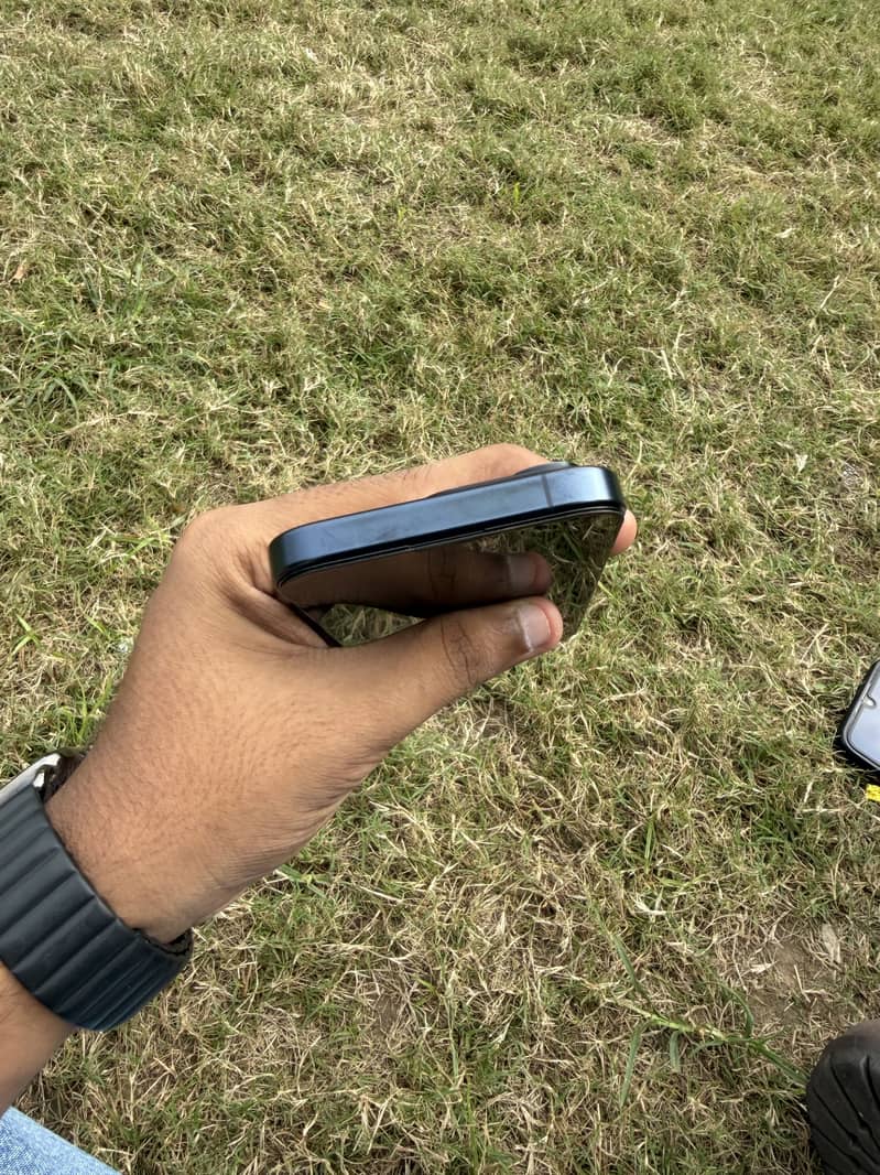 Apple iPhone 15 Pro 4
