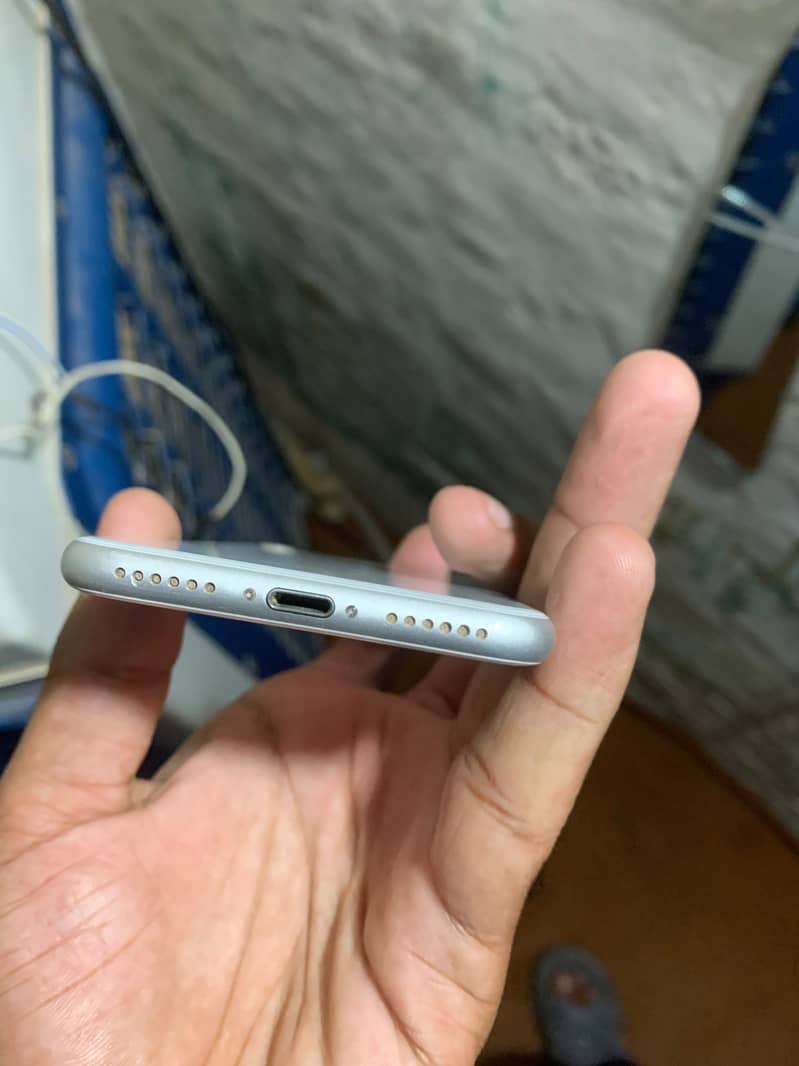 Apple iPhone 8 3