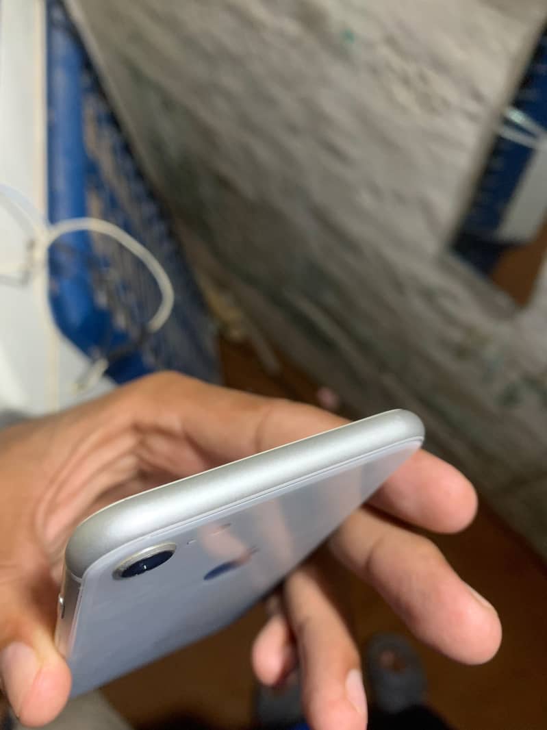 Apple iPhone 8 4
