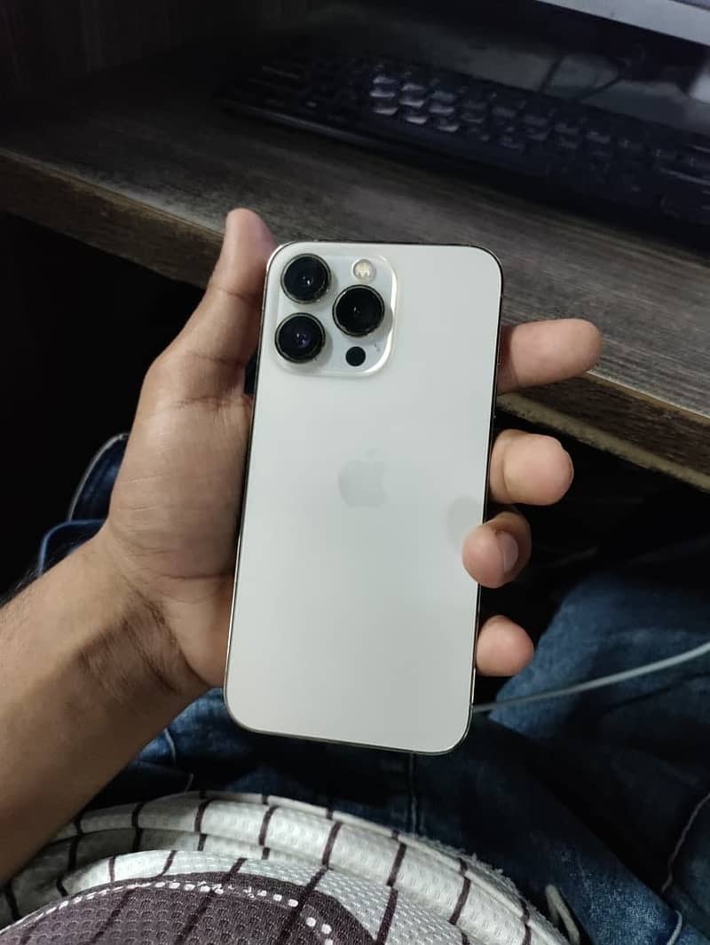 Apple iPhone 13 Pro 4