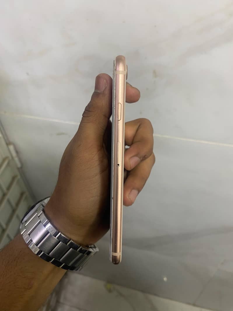 Apple iPhone 8 1