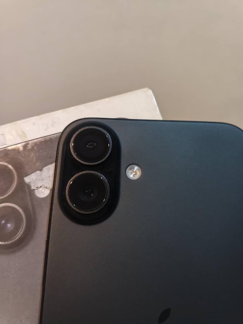Apple iPhone 16 Plus 1