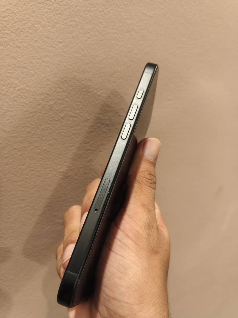 Apple iPhone 16 Plus 4