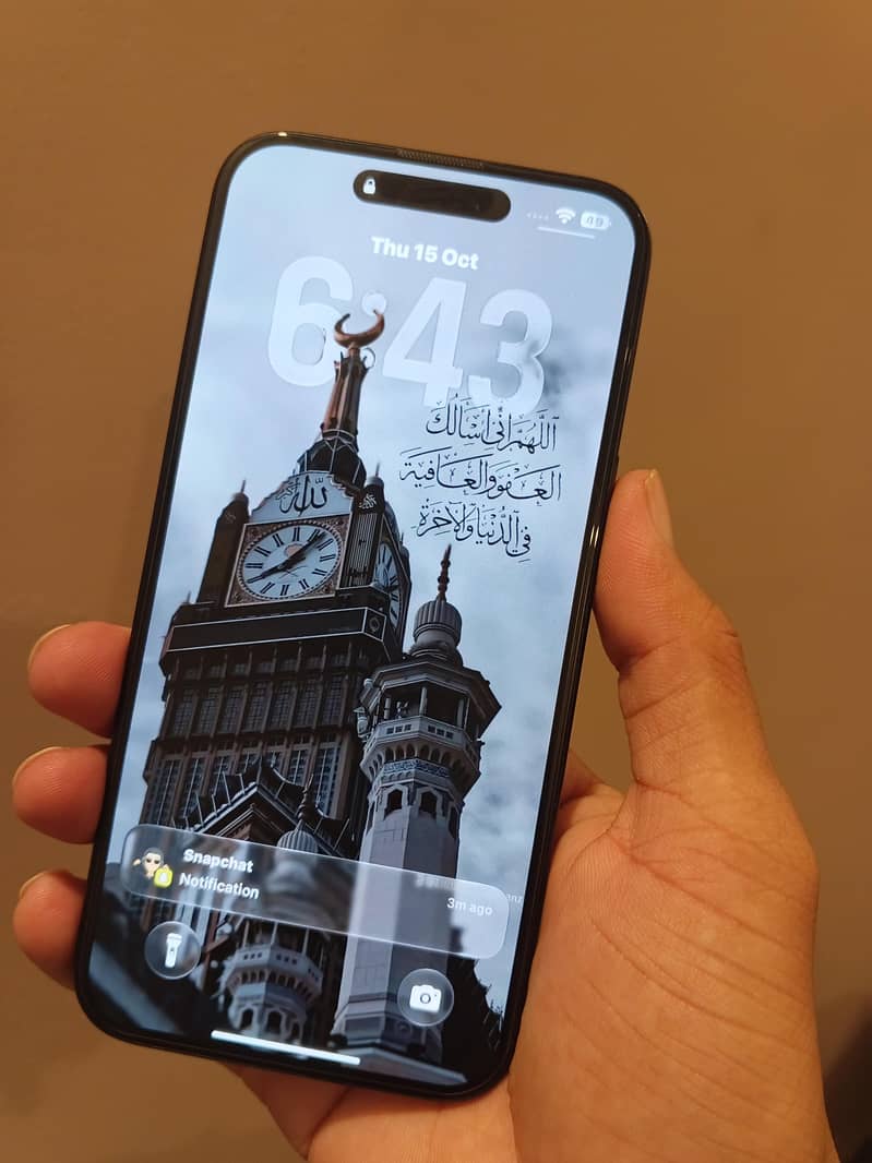 Apple iPhone 16 Plus 9