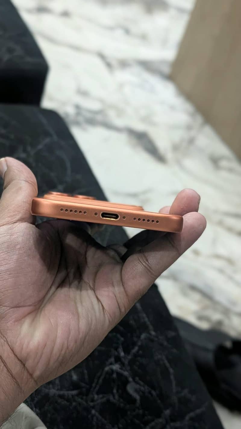 Apple iPhone 17 Pro Max 4