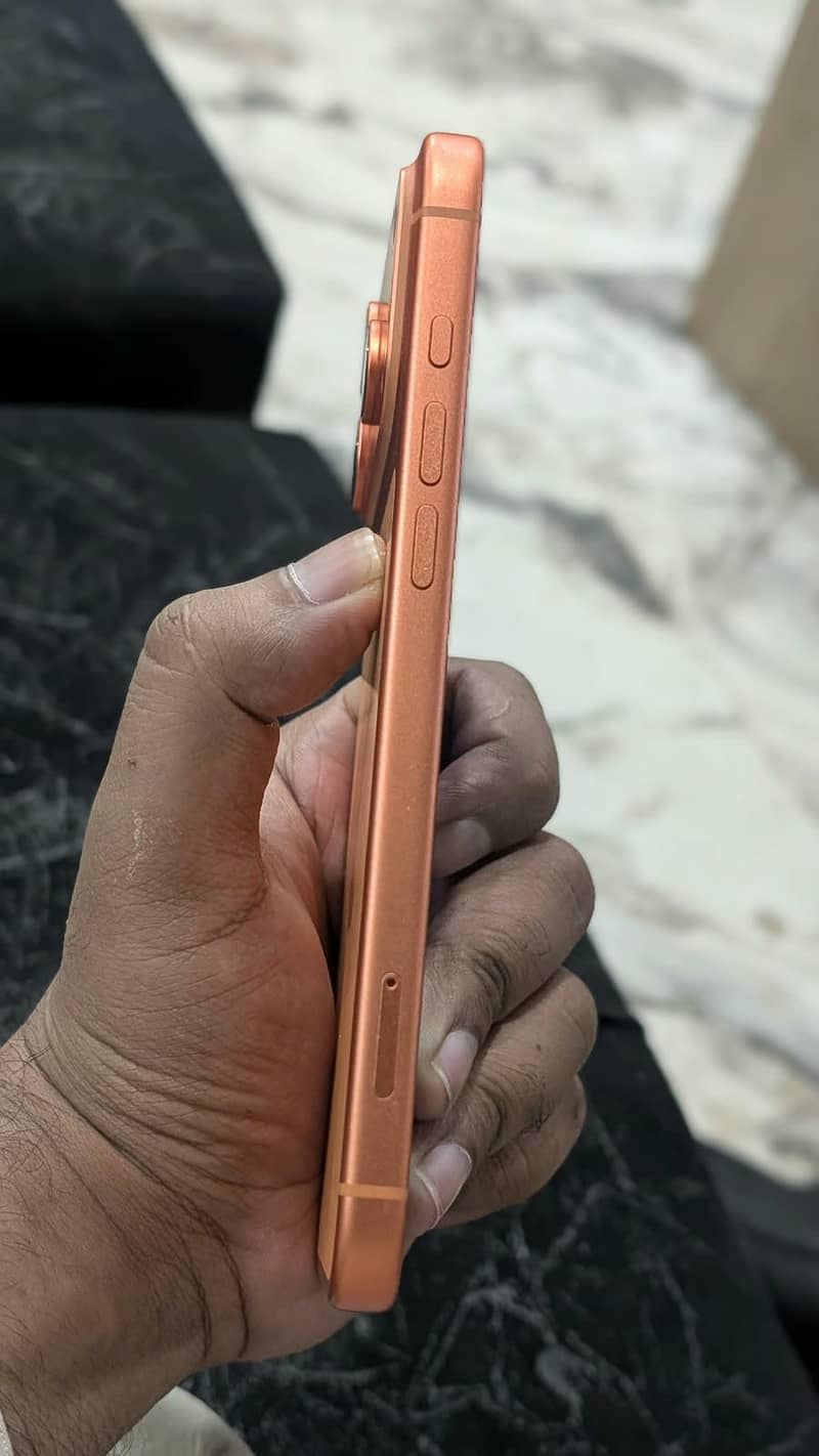 Apple iPhone 17 Pro Max 6