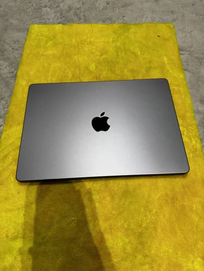 Apple Macbook Pro 14" M3 Chip
