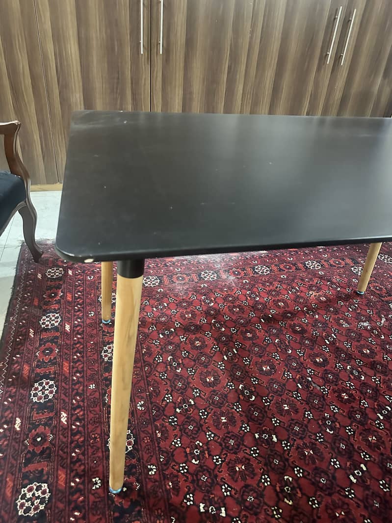 Dining table 0