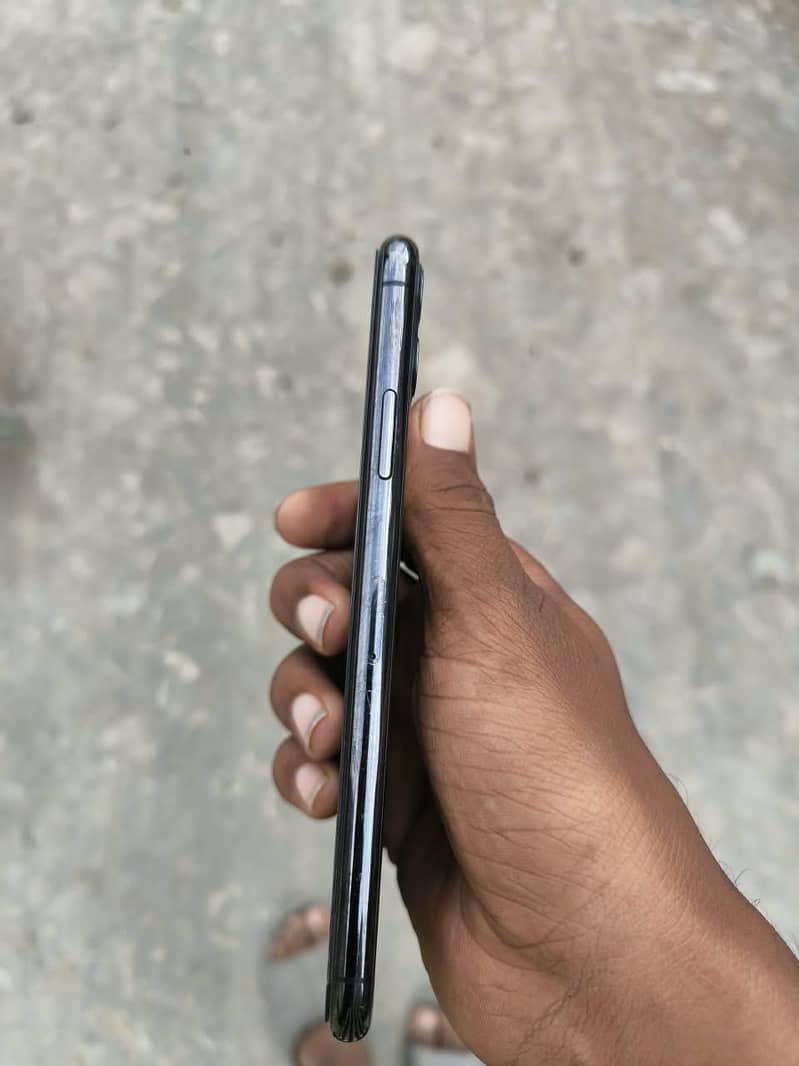 Apple iPhone 11 Pro Max 1