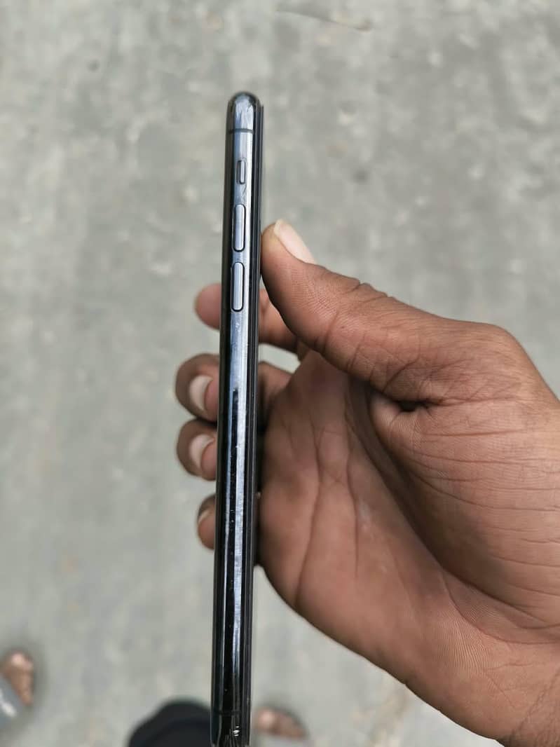 Apple iPhone 11 Pro Max 2