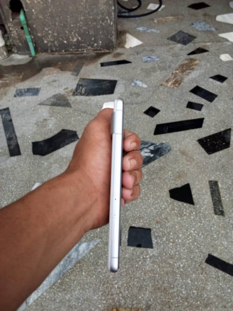Google Pixel 7 4