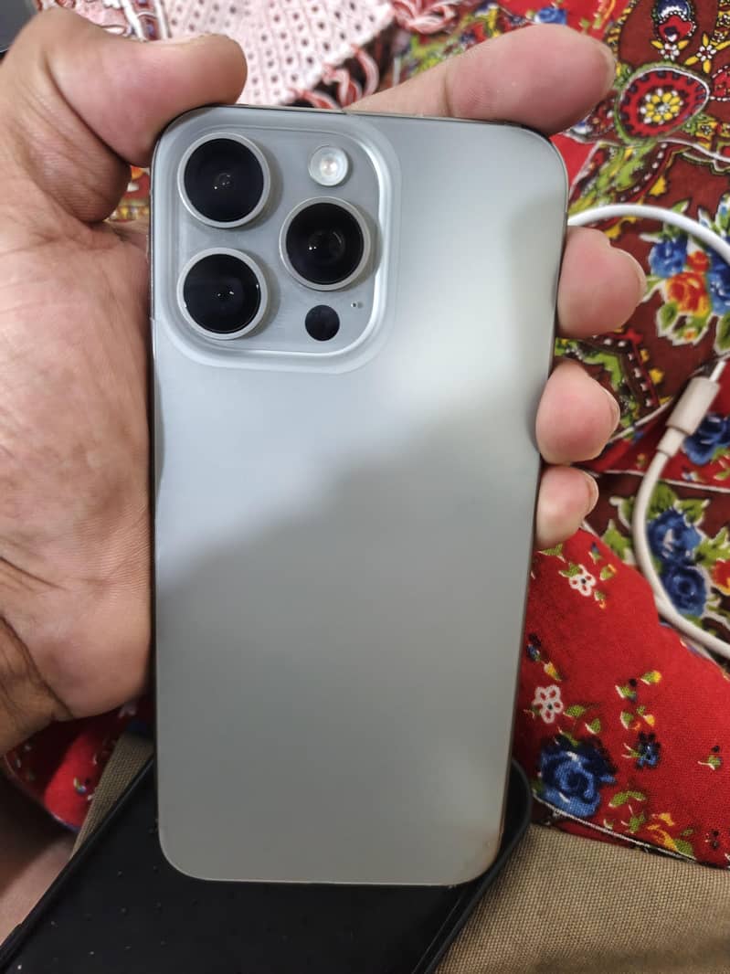 Apple iPhone 15 Pro Max 0